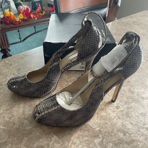 ✨ Women’s Size 11 Snakeskin Pumps✨